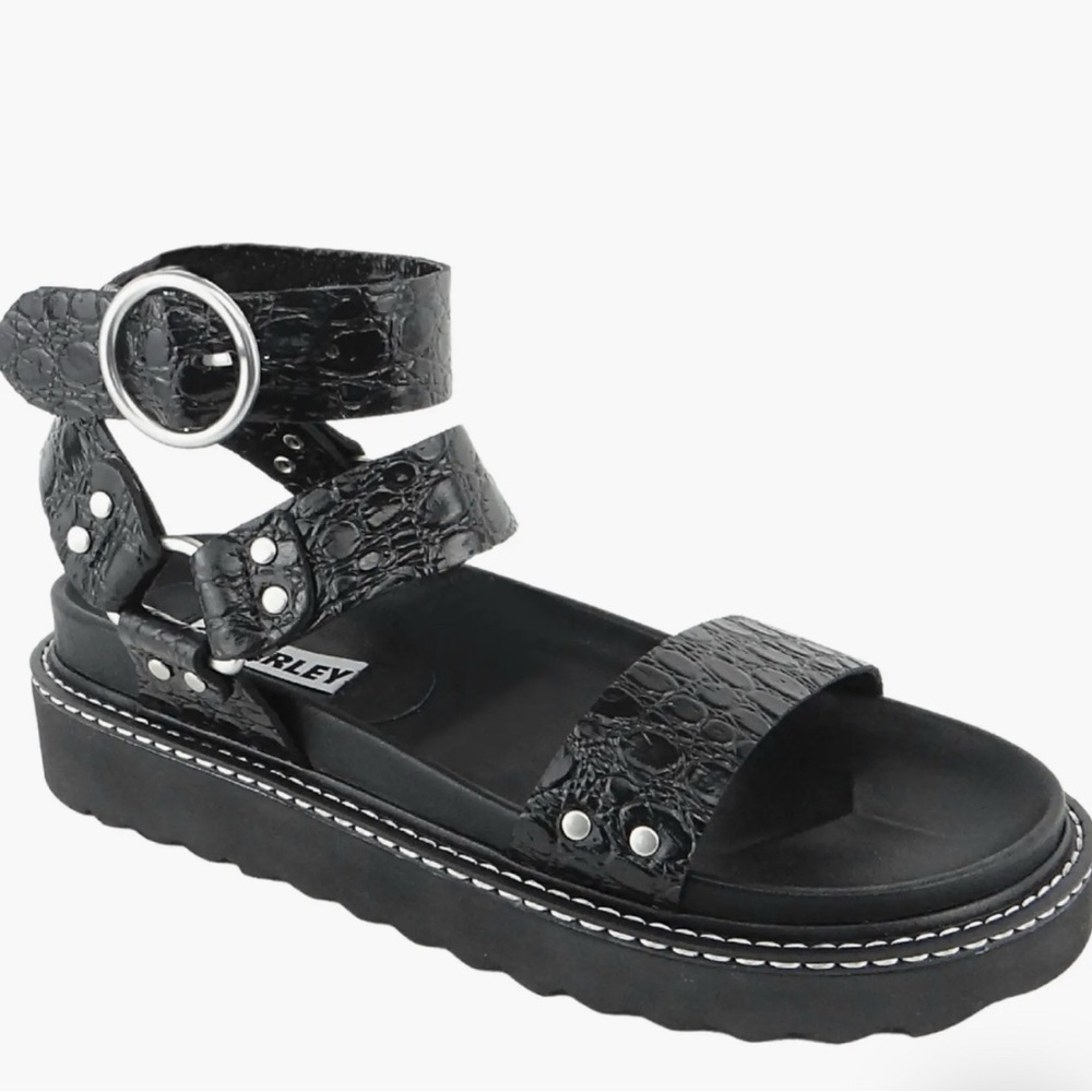Caverley Burt Platform NWOT Embossed Women's Sandals